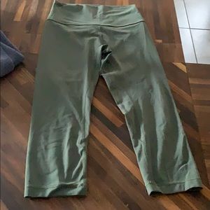 Align 21” crop army green size 4